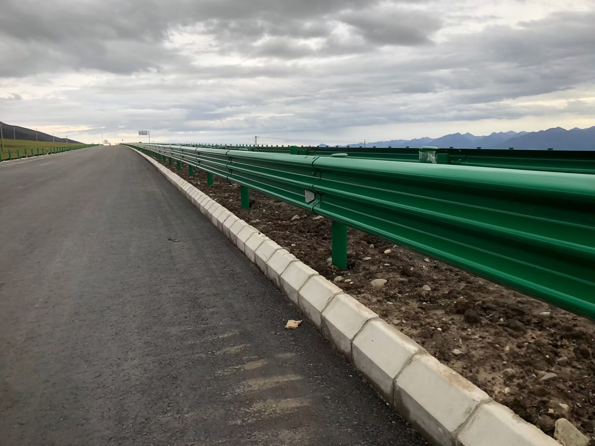 小金县乡村公路波形护栏波形护栏板 - 推荐